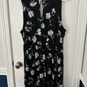 Sleeveless romper with pockets